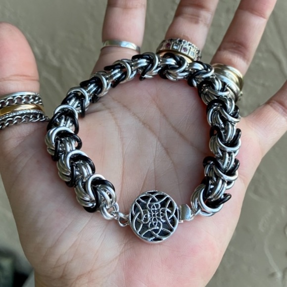 Celtic chain bracelet . handcrafted silver & black maille bizantine links - Picture 2 of 15